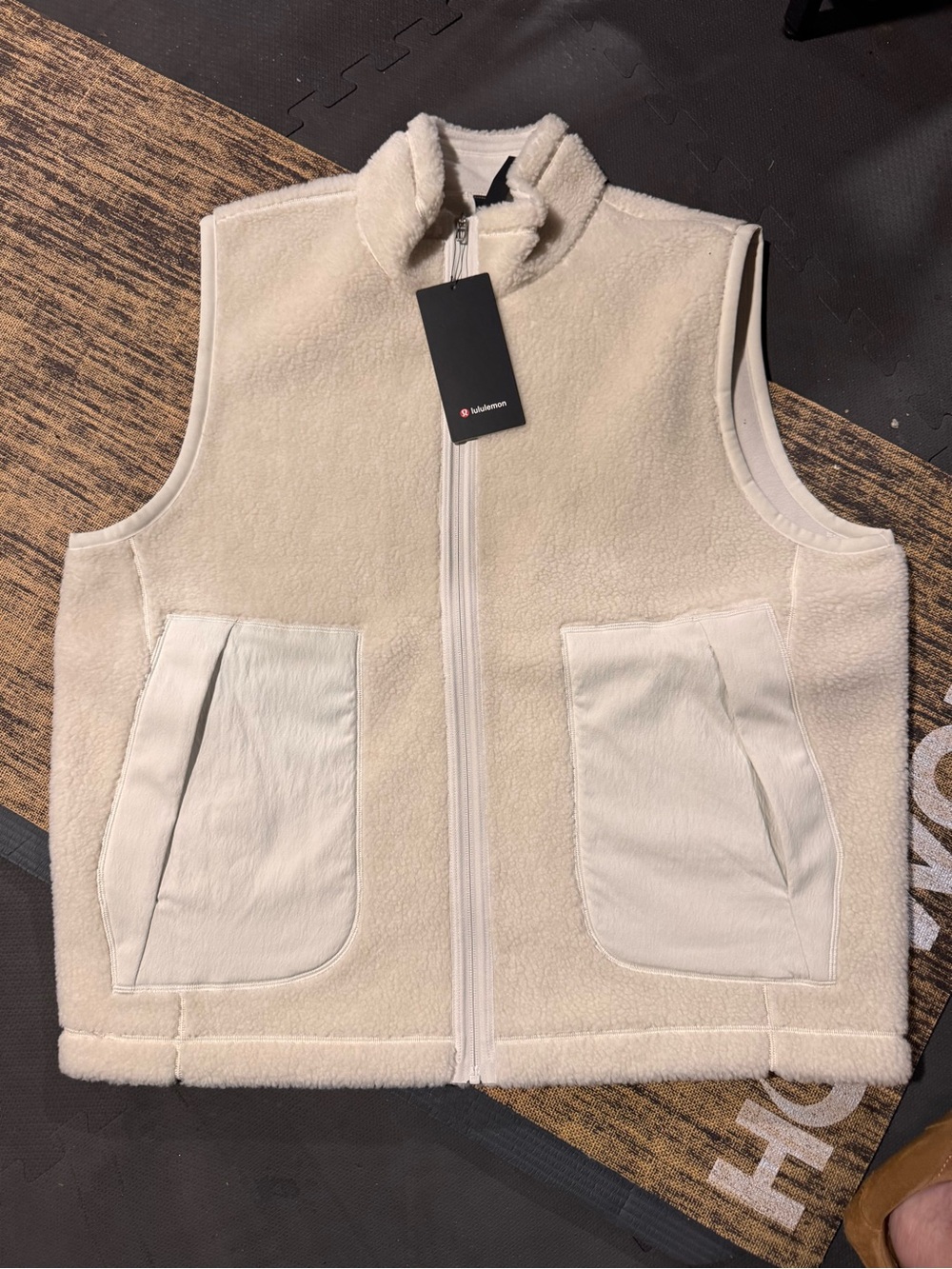 lululemon athletica Men’s Cream Sherpa Zip Vest size XXL
